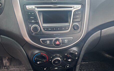 Hyundai Solaris II рестайлинг, 2016 год, 750 000 рублей, 10 фотография