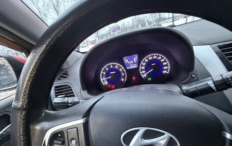 Hyundai Solaris II рестайлинг, 2012 год, 700 000 рублей, 7 фотография