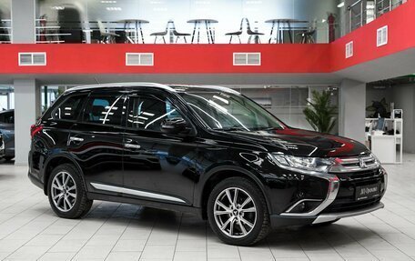 Mitsubishi Outlander III рестайлинг 3, 2015 год, 1 590 000 рублей, 3 фотография