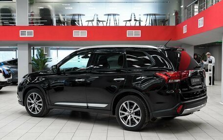 Mitsubishi Outlander III рестайлинг 3, 2015 год, 1 590 000 рублей, 4 фотография