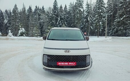 Hyundai Staria, 2021 год, 6 000 000 рублей, 4 фотография