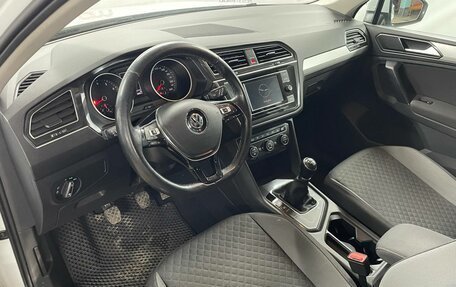 Volkswagen Tiguan II, 2018 год, 1 799 000 рублей, 10 фотография