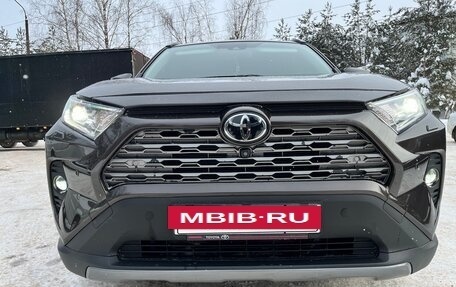 Toyota RAV4, 2020 год, 3 200 000 рублей, 2 фотография