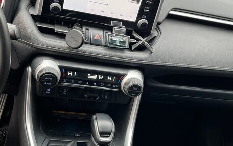 Toyota RAV4, 2020 год, 3 200 000 рублей, 8 фотография