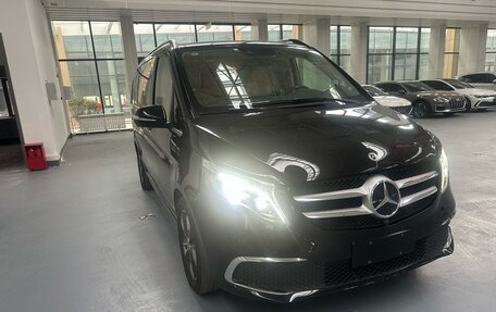 Mercedes-Benz V-Класс, 2022 год, 8 500 000 рублей, 14 фотография