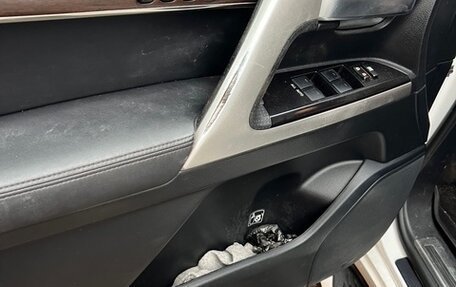 Toyota Land Cruiser 200, 2015 год, 4 998 000 рублей, 8 фотография