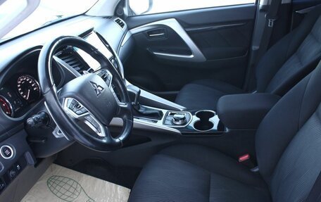 Mitsubishi Pajero Sport III рестайлинг, 2017 год, 2 990 000 рублей, 9 фотография