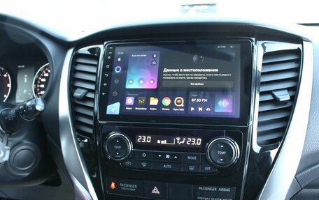 Mitsubishi Pajero Sport III рестайлинг, 2017 год, 2 990 000 рублей, 13 фотография