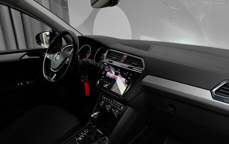 Volkswagen Tiguan II, 2019 год, 2 259 000 рублей, 12 фотография