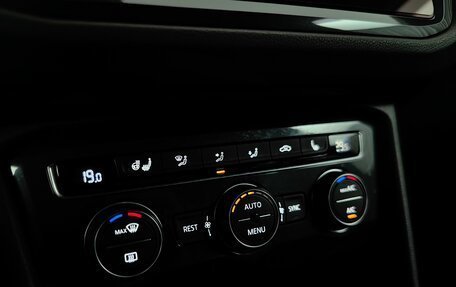 Volkswagen Tiguan II, 2019 год, 2 259 000 рублей, 14 фотография