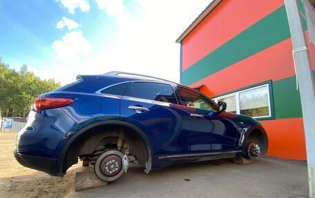 Infiniti QX70, 2014 год, 1 900 000 рублей, 15 фотография