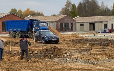 Infiniti QX70, 2014 год, 1 900 000 рублей, 18 фотография