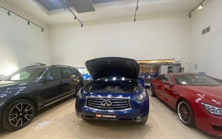 Infiniti QX70, 2014 год, 1 900 000 рублей, 16 фотография