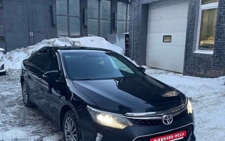 Toyota Camry, 2017 год, 2 100 000 рублей, 4 фотография