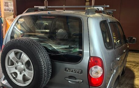 Chevrolet Niva I рестайлинг, 2011 год, 700 000 рублей, 3 фотография