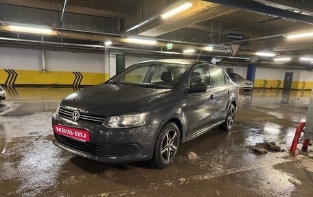 Volkswagen Polo VI (EU Market), 2011 год, 680 000 рублей, 2 фотография