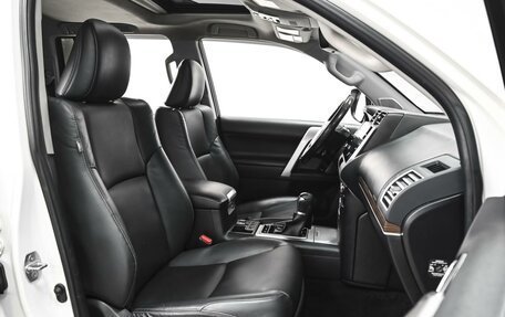 Toyota Land Cruiser Prado 150 рестайлинг 2, 2021 год, 6 640 000 рублей, 8 фотография