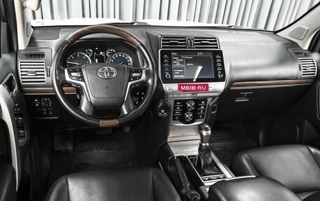 Toyota Land Cruiser Prado 150 рестайлинг 2, 2021 год, 6 640 000 рублей, 6 фотография