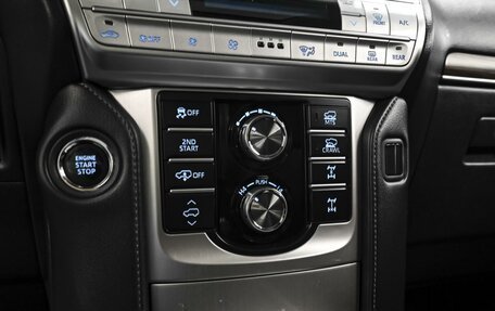 Toyota Land Cruiser Prado 150 рестайлинг 2, 2021 год, 6 640 000 рублей, 21 фотография