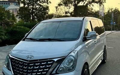 Hyundai Grand Starex Grand Starex I рестайлинг 2, 2013 год, 1 600 000 рублей, 1 фотография