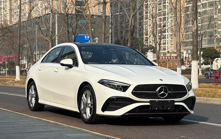 Mercedes-Benz A-Класс, 2022 год, 2 100 000 рублей, 2 фотография