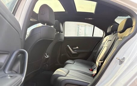 Mercedes-Benz A-Класс, 2022 год, 2 100 000 рублей, 12 фотография