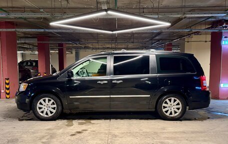 Chrysler Voyager IV, 2008 год, 2 550 000 рублей, 2 фотография