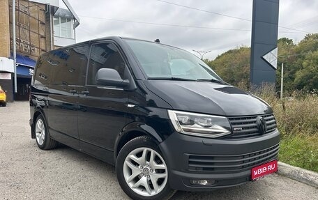Volkswagen Caravelle T6 рестайлинг, 2017 год, 2 500 000 рублей, 1 фотография