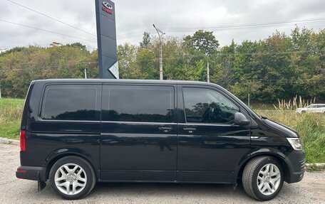 Volkswagen Caravelle T6 рестайлинг, 2017 год, 2 500 000 рублей, 4 фотография