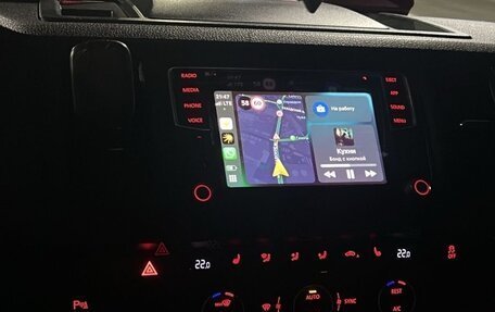 Volkswagen Caravelle T6 рестайлинг, 2017 год, 2 500 000 рублей, 19 фотография