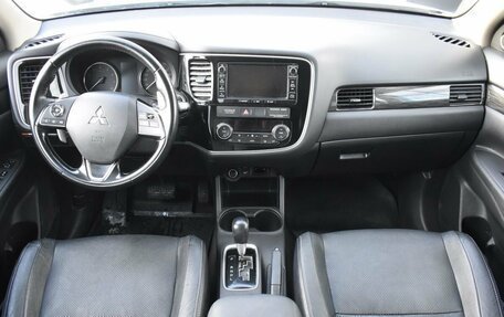 Mitsubishi Outlander III рестайлинг 3, 2016 год, 2 225 000 рублей, 12 фотография