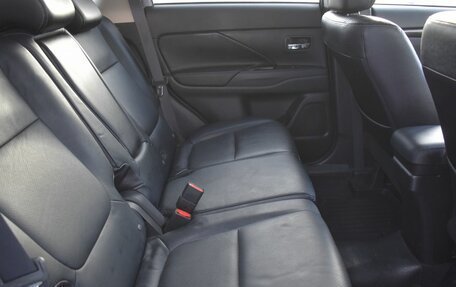 Mitsubishi Outlander III рестайлинг 3, 2016 год, 2 225 000 рублей, 11 фотография