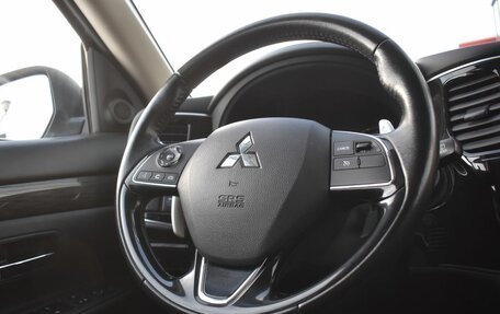 Mitsubishi Outlander III рестайлинг 3, 2016 год, 2 225 000 рублей, 13 фотография