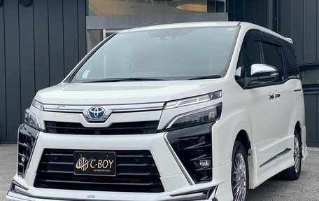 Toyota Voxy III, 2021 год, 1 834 027 рублей, 1 фотография