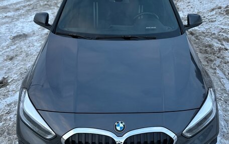 BMW 1 серия, 2021 год, 2 390 000 рублей, 1 фотография