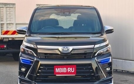 Toyota Voxy III, 2021 год, 2 011 027 рублей, 2 фотография