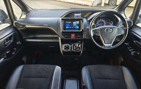 Toyota Voxy III, 2021 год, 2 011 027 рублей, 9 фотография