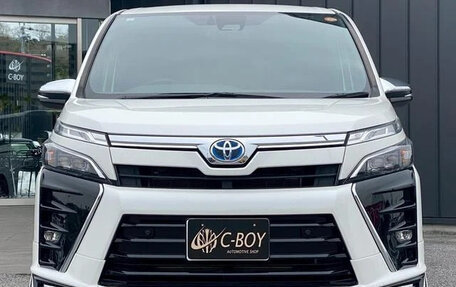 Toyota Voxy III, 2021 год, 1 834 027 рублей, 2 фотография