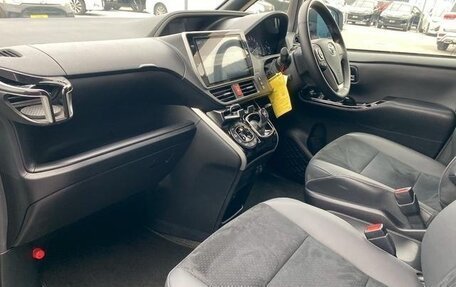 Toyota Voxy III, 2021 год, 1 834 027 рублей, 14 фотография