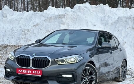 BMW 1 серия, 2021 год, 2 390 000 рублей, 5 фотография