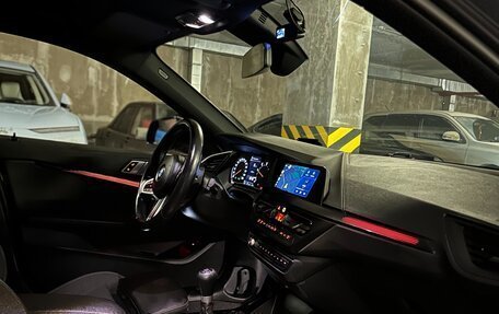 BMW 1 серия, 2021 год, 2 390 000 рублей, 20 фотография