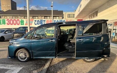 Toyota Voxy III, 2020 год, 1 955 027 рублей, 4 фотография