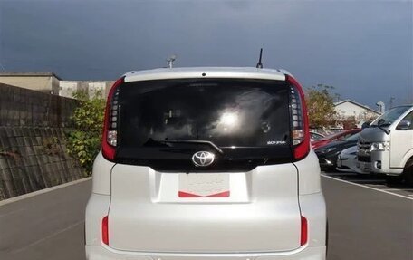 Toyota Sienta, 2022 год, 980 000 рублей, 6 фотография