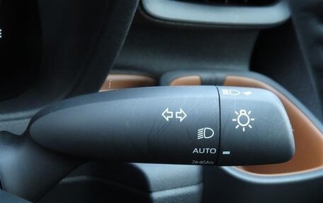 Toyota Sienta, 2022 год, 980 000 рублей, 13 фотография