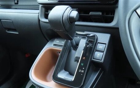 Toyota Sienta, 2022 год, 980 000 рублей, 19 фотография