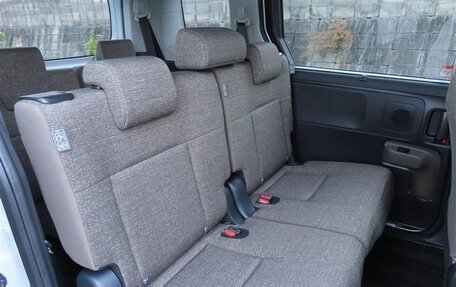 Toyota Sienta, 2022 год, 980 000 рублей, 24 фотография