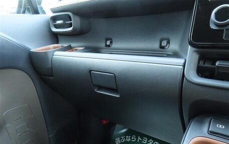 Toyota Sienta, 2022 год, 980 000 рублей, 29 фотография