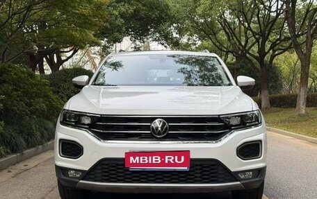 Volkswagen T-Roc I, 2022 год, 1 632 660 рублей, 2 фотография