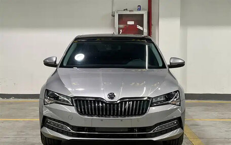 Skoda Superb III рестайлинг, 2023 год, 2 800 001 рублей, 2 фотография