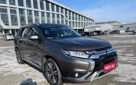 Mitsubishi Outlander III рестайлинг 3, 2022 год, 1 655 000 рублей, 1 фотография